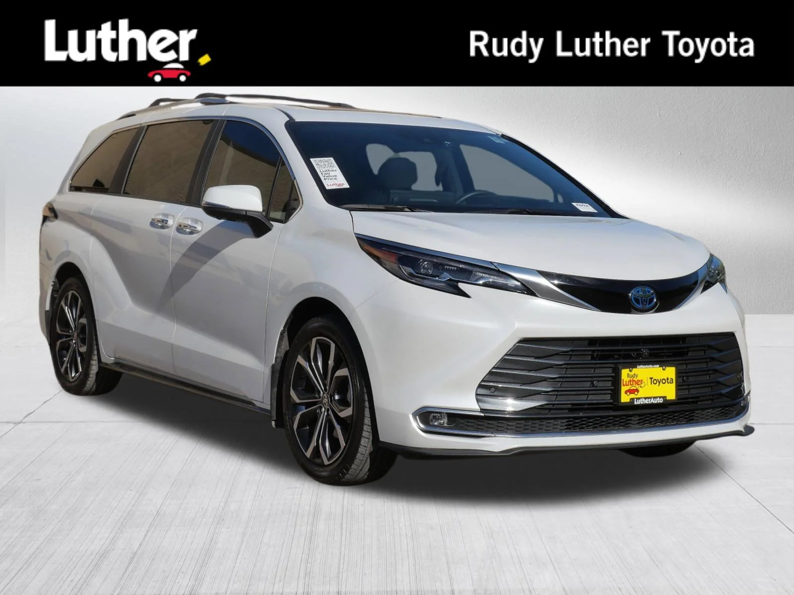 2025 Toyota Sienna Platinum 7-Passenger Hybrid FWD's photo