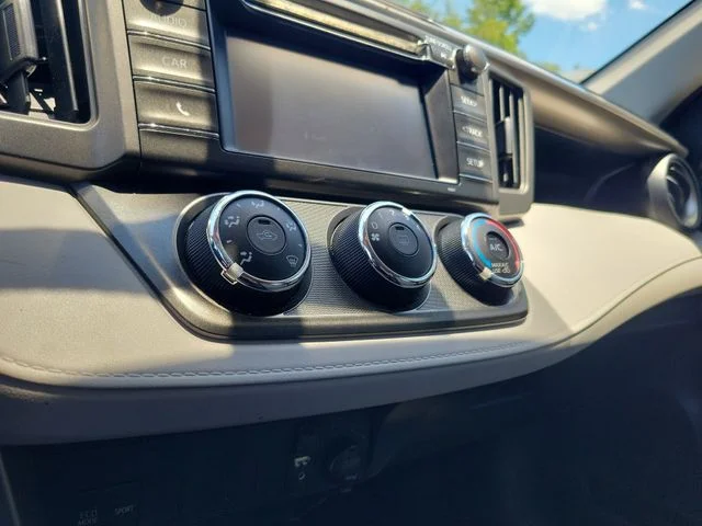 Used 2014 Gray Toyota LE image 31