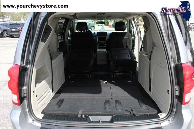 Used 2016 Silver Dodge SXT image 18