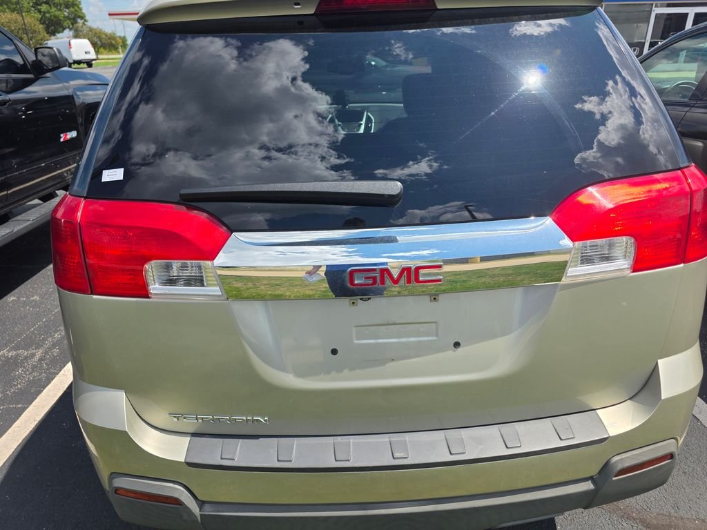 Used 2014 Champagne Silver Metallic GMC SLT-1 image 3