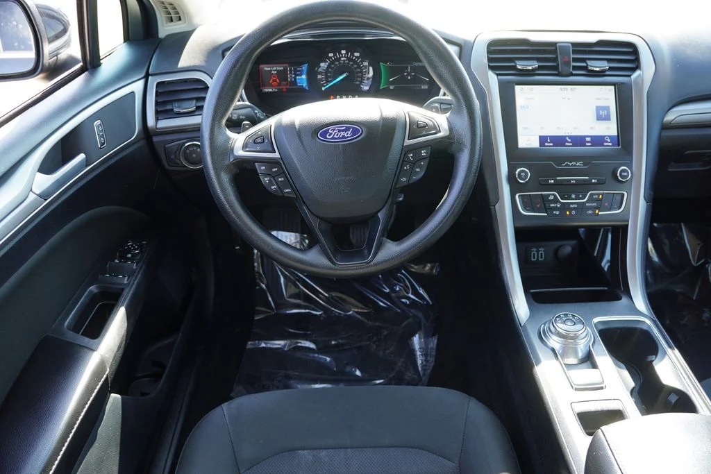 Used 2020 Blue Ford SE image 19