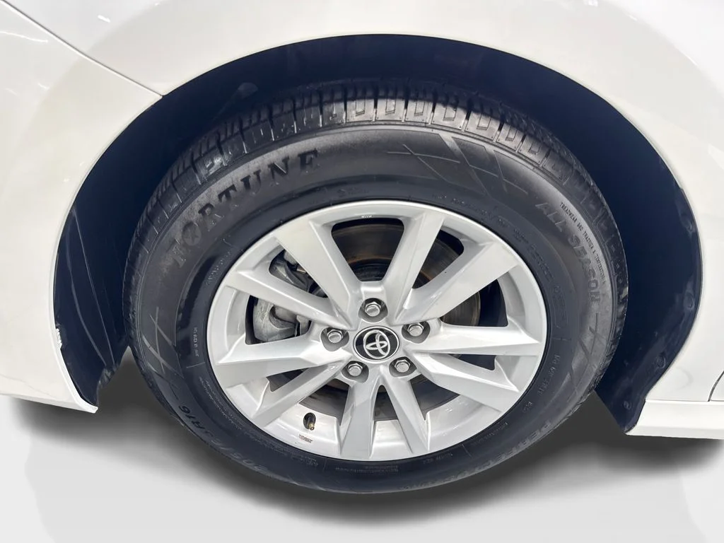 Used 2025 White Toyota LE image 85