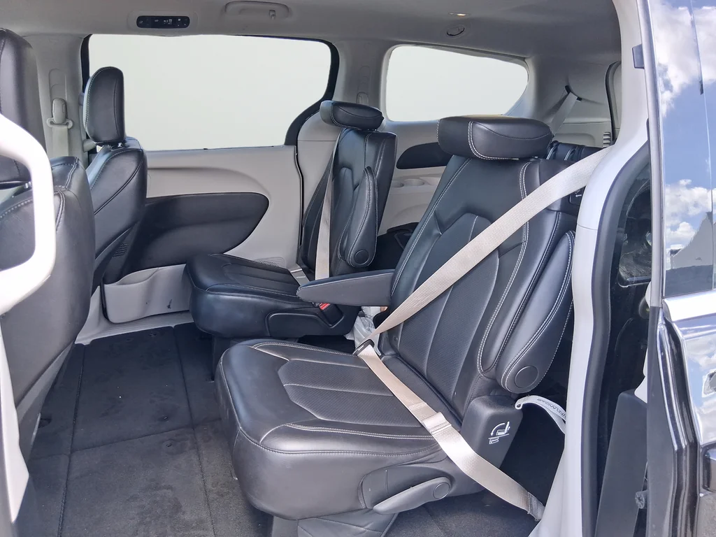Used 2024 Black Chrysler Touring L image 12