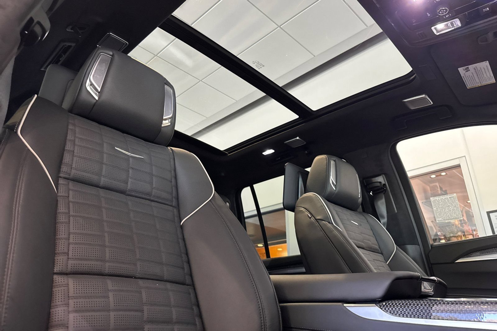 2026 Cadillac Escalade ESV V-Series - Photo 18