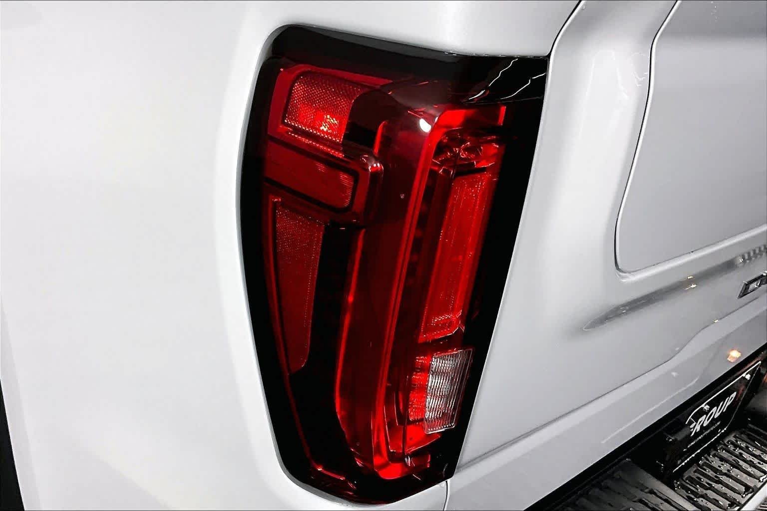 Used 2026 Glacier White Tricoat GMC Denali Ultimate image 27