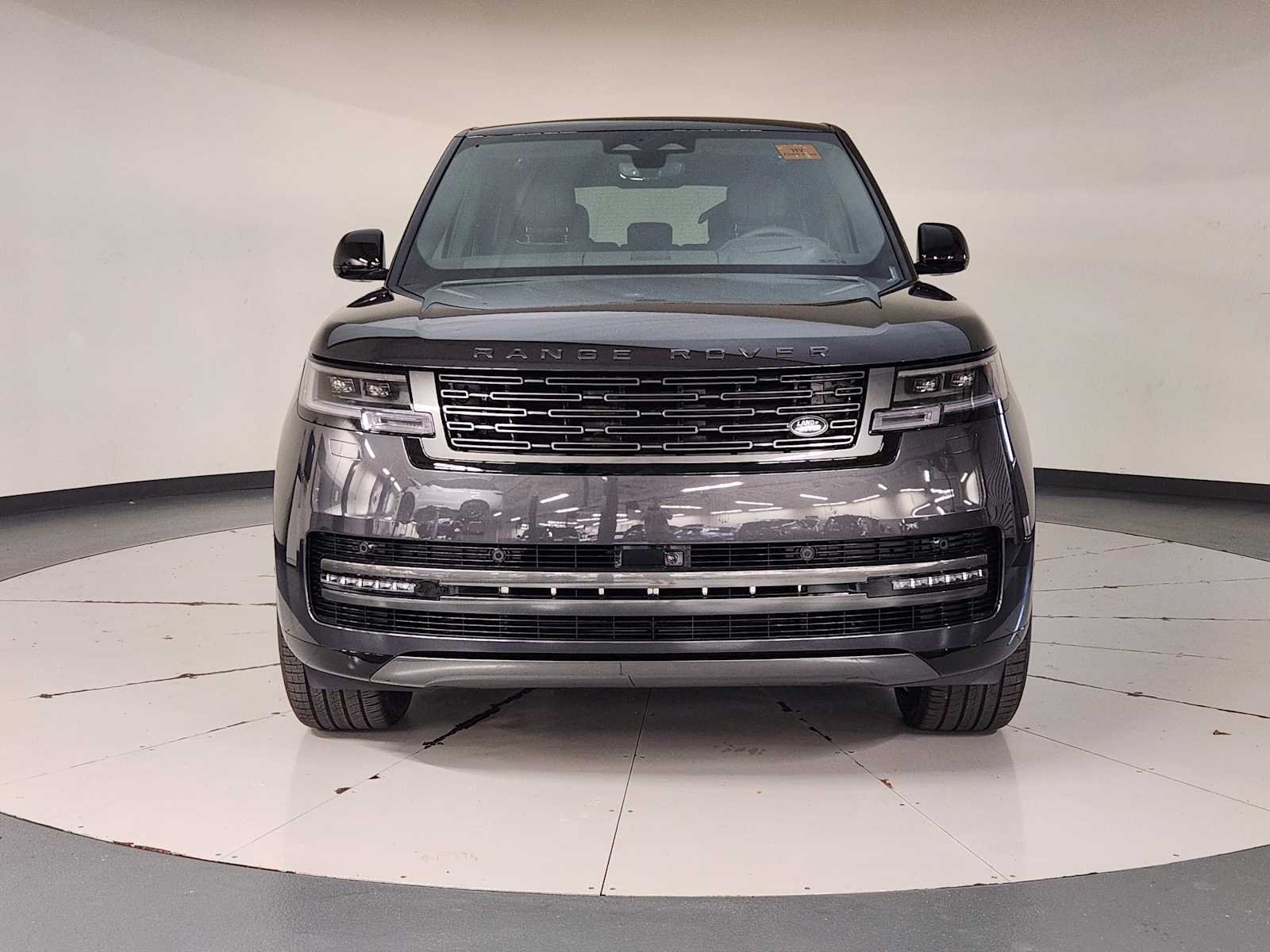 New 2027 Carpathian Grey Premium Metallic Land Rover SE image 9