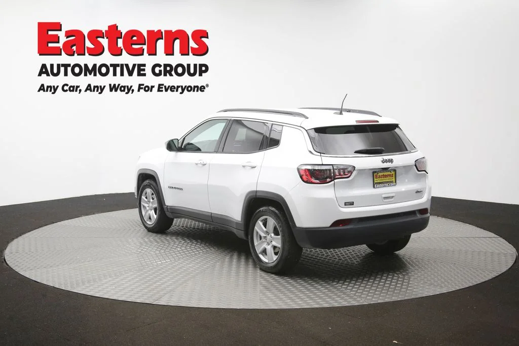 Used 2022 White Jeep Latitude image 64