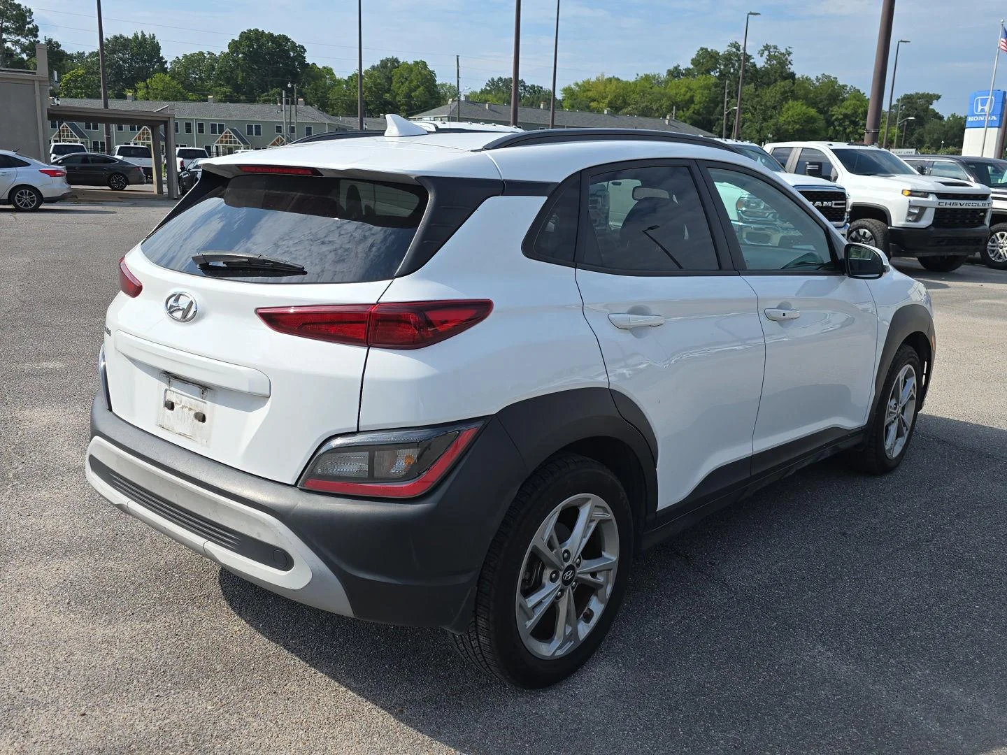 Used 2022 Lunar White Hyundai SEL image 3