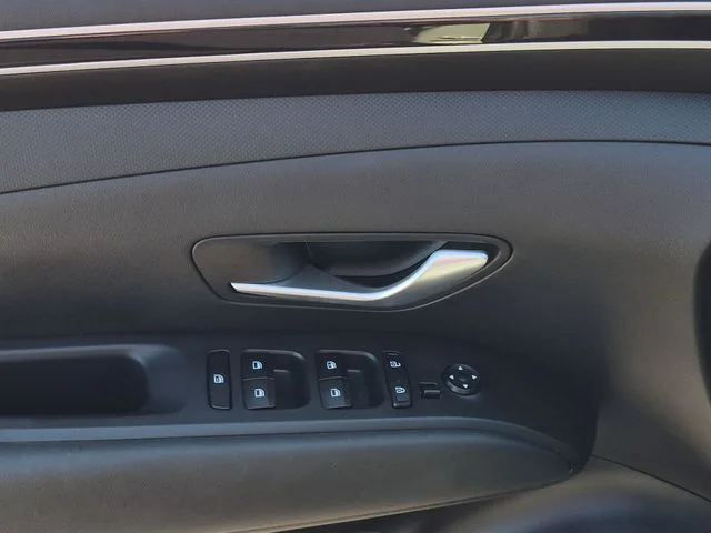 Used 2024 Green Hyundai SE image 13