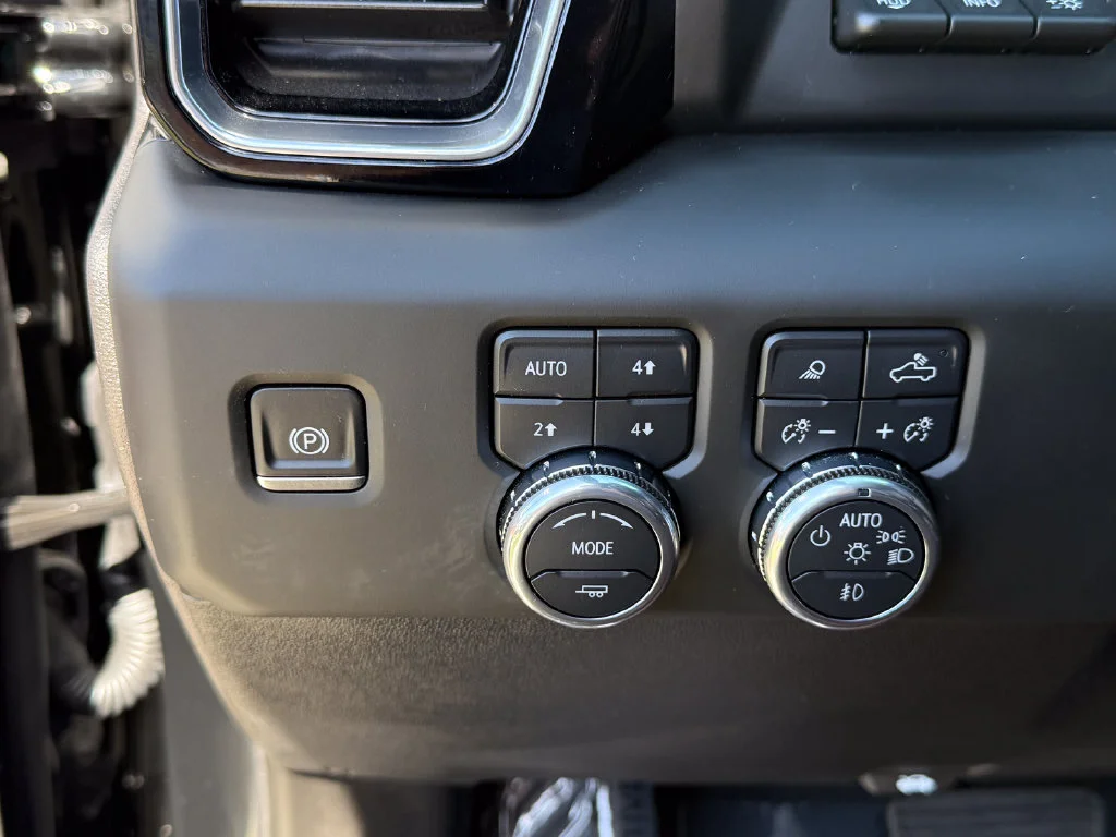 Used 2025 Onyx Black GMC Denali Ultimate image 25
