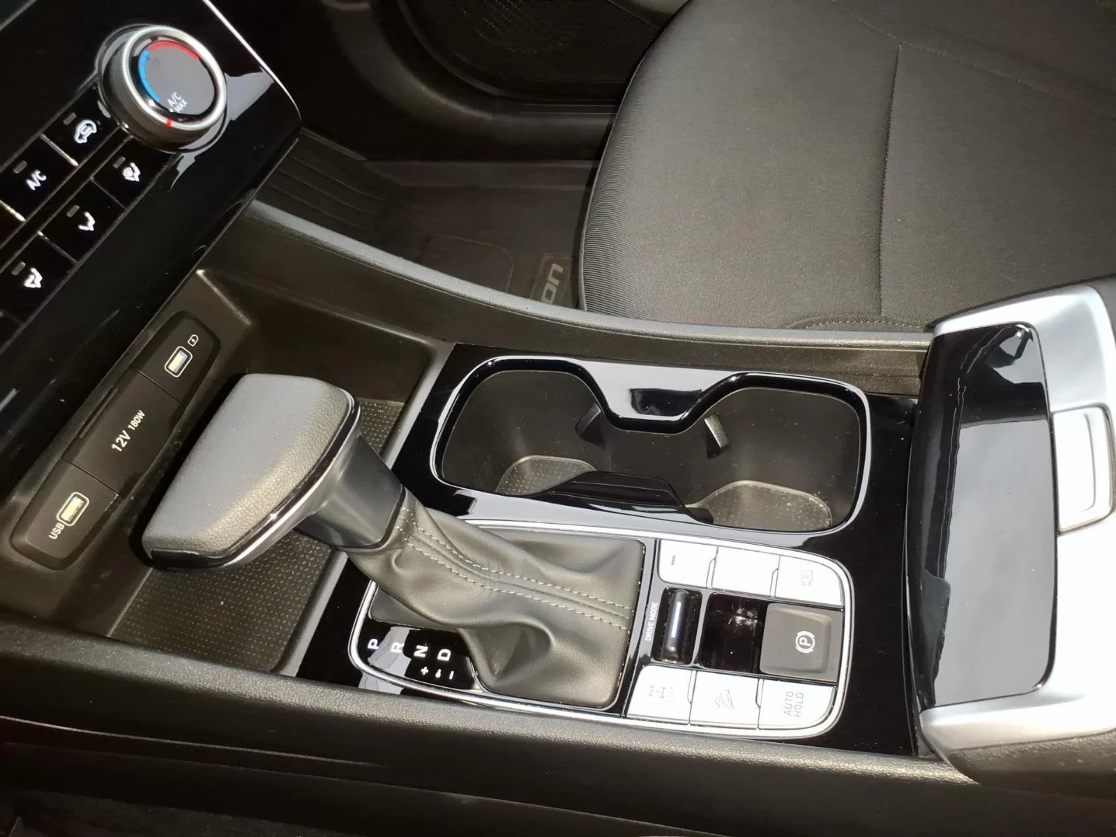 Used 2022 Shimmering Silver Hyundai SE image 18