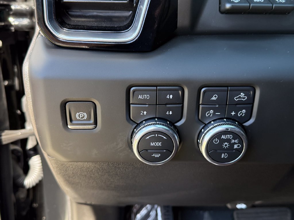 Used 2025 Onyx Black GMC Denali Ultimate image 25