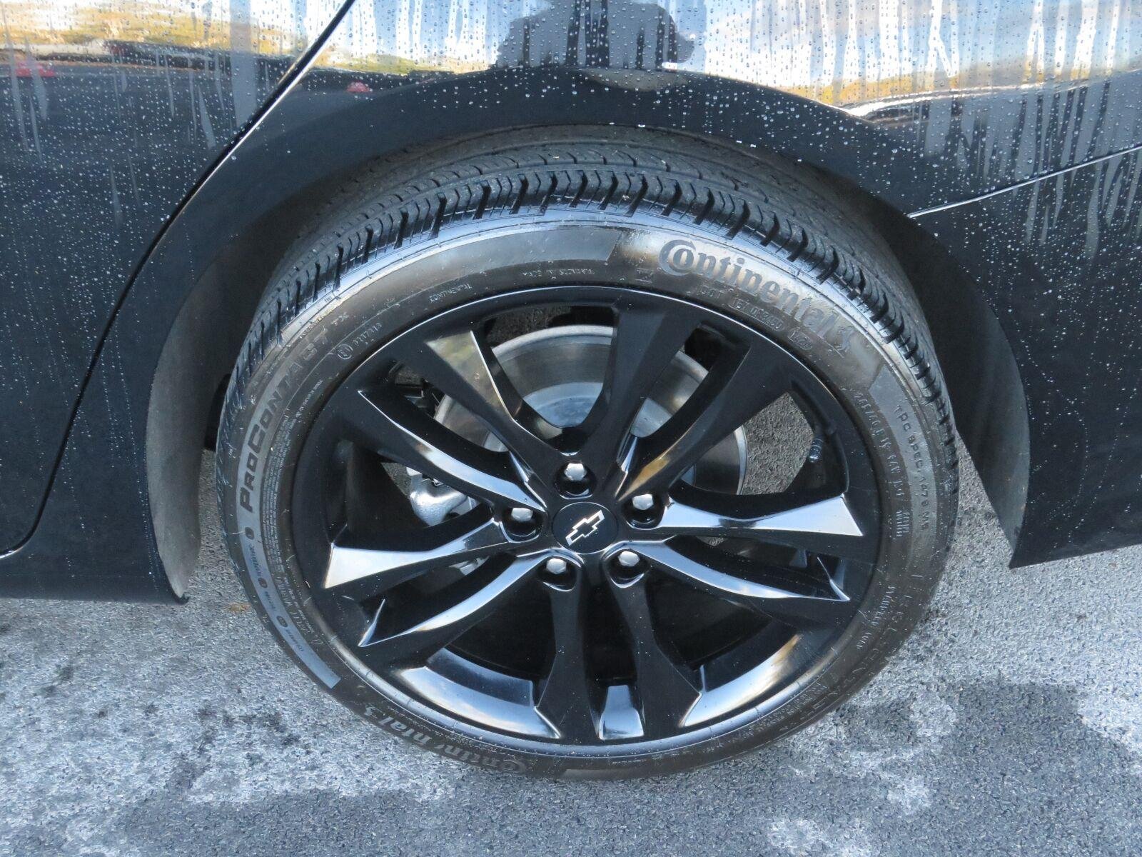 Used 2025 Mosaic Black Metallic Chevrolet LT image 17