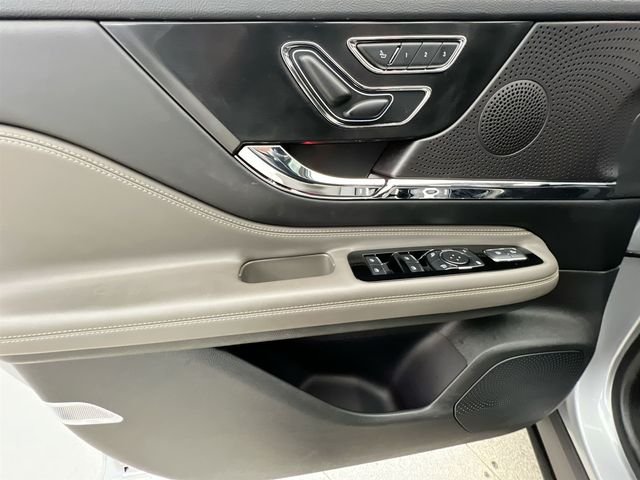 Used 2023 Silver Lincoln Grand Touring image 21