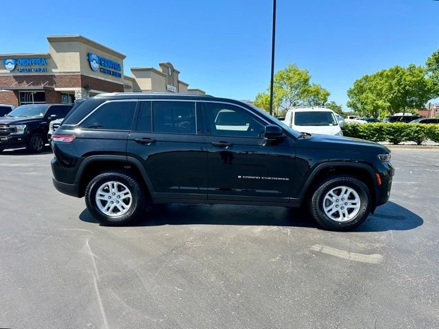 Used 2023 Black Jeep Laredo image 2
