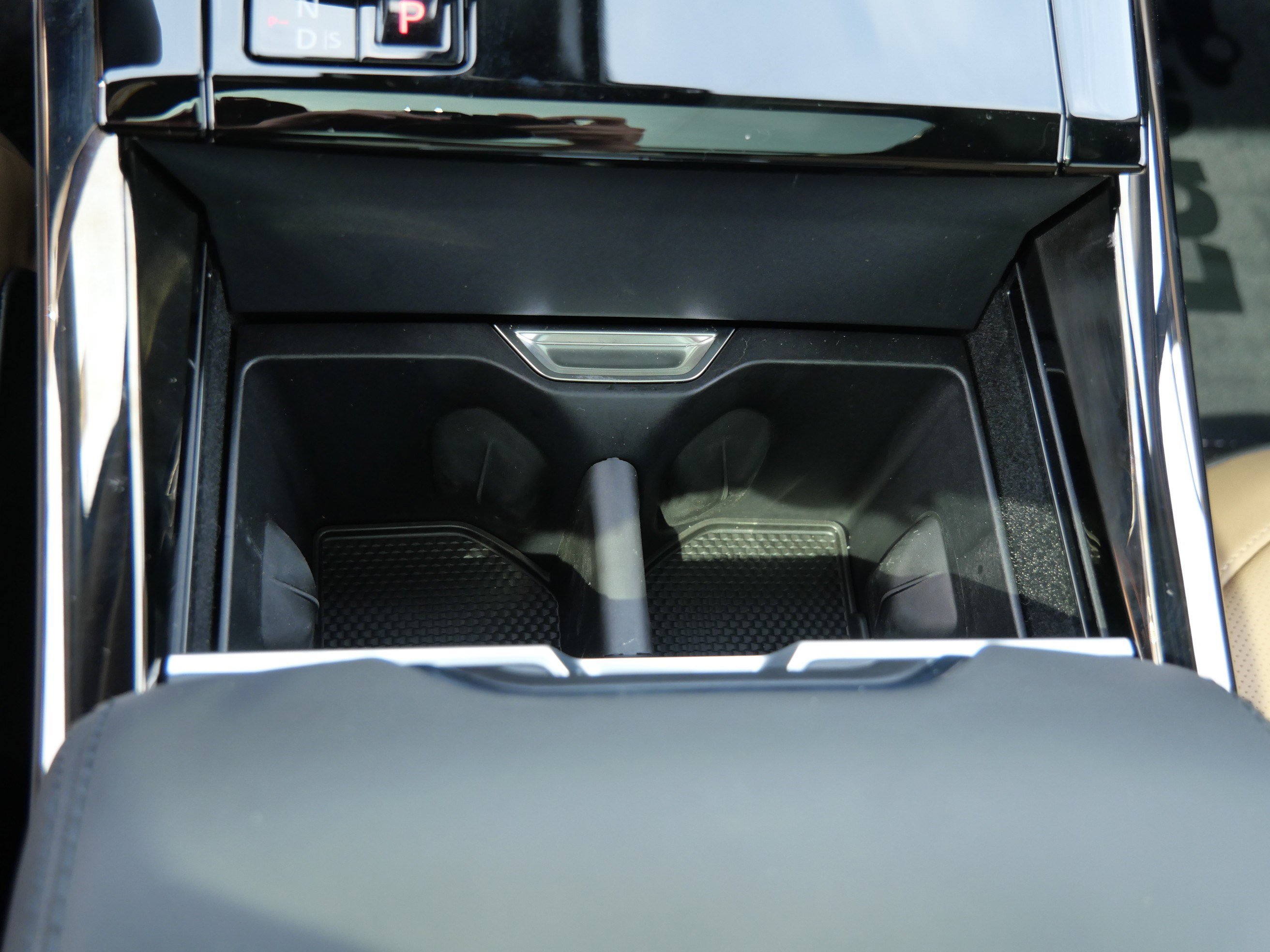 Used 2026 Ostuni Pearl White Premium Metallic Land Rover Autobiography image 20