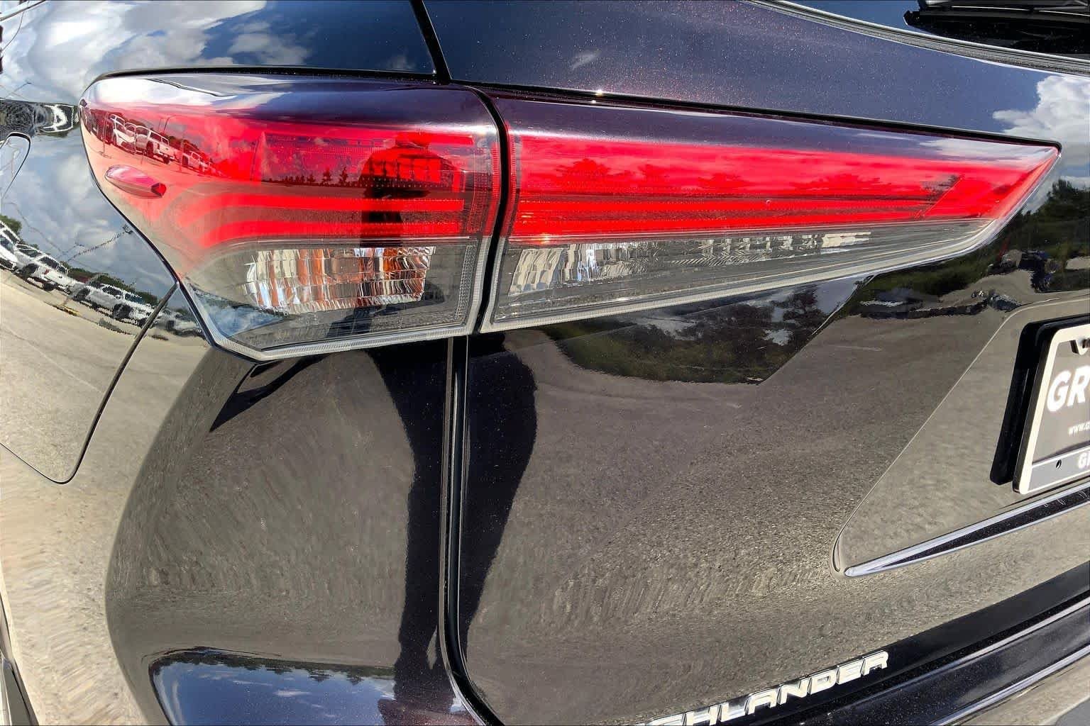 Used 2020 Opulent Amber Toyota XLE image 28