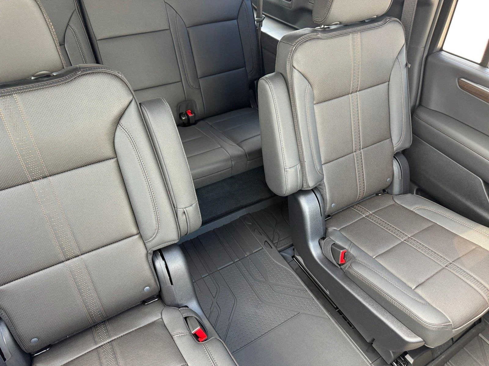 2026 Chevrolet Suburban High Country - Photo 17