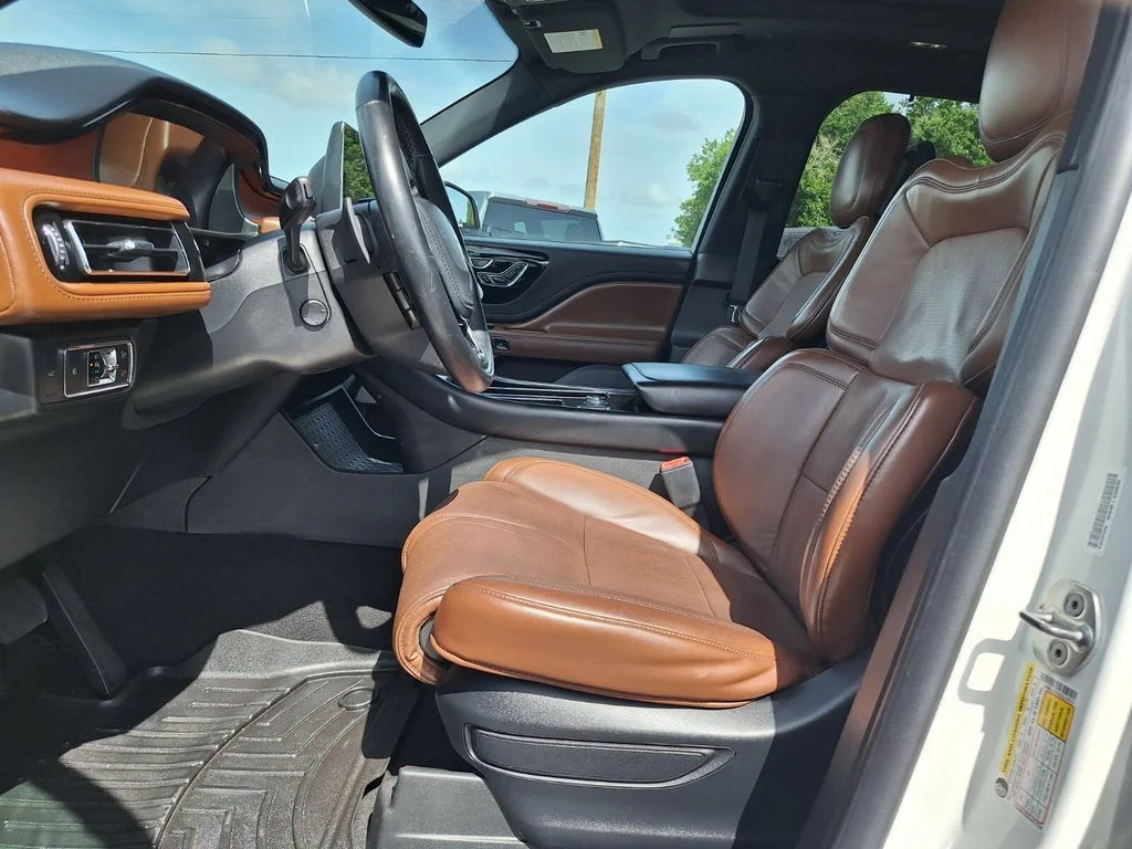 Used 2020 White Metallic Lincoln Reserve image 13