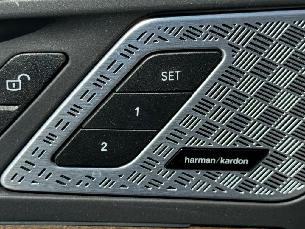 Used 2025  BMW xDrive28i image 19