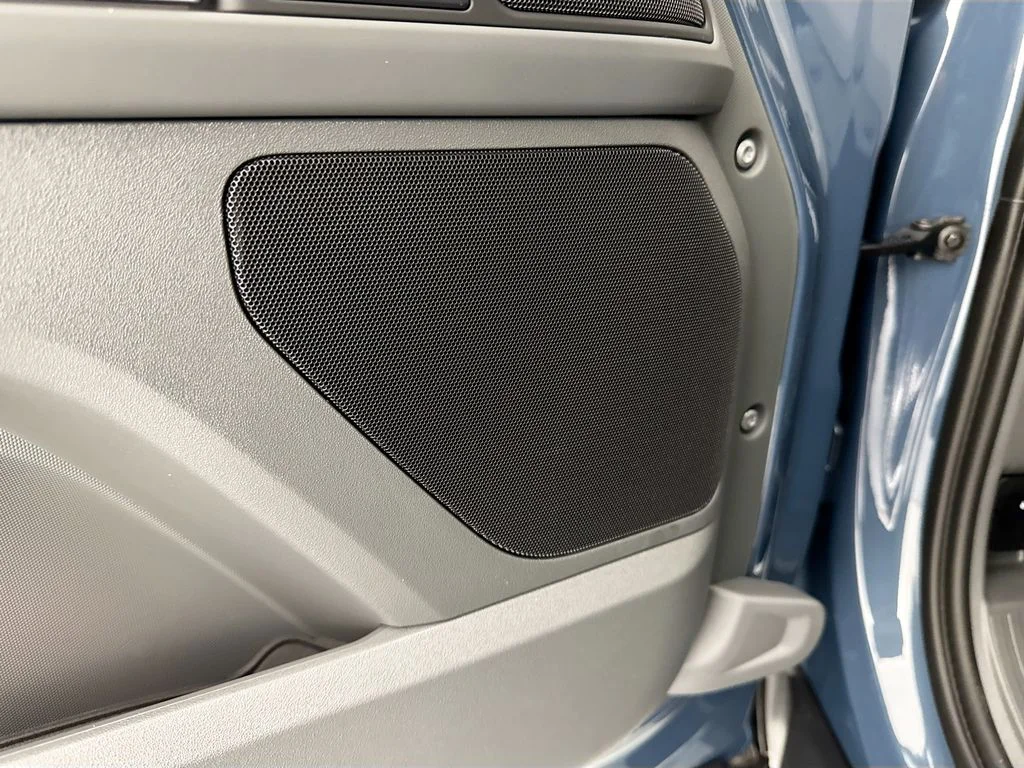 New 2026 Tasman Blue Land Rover X-Dynamic SE image 19