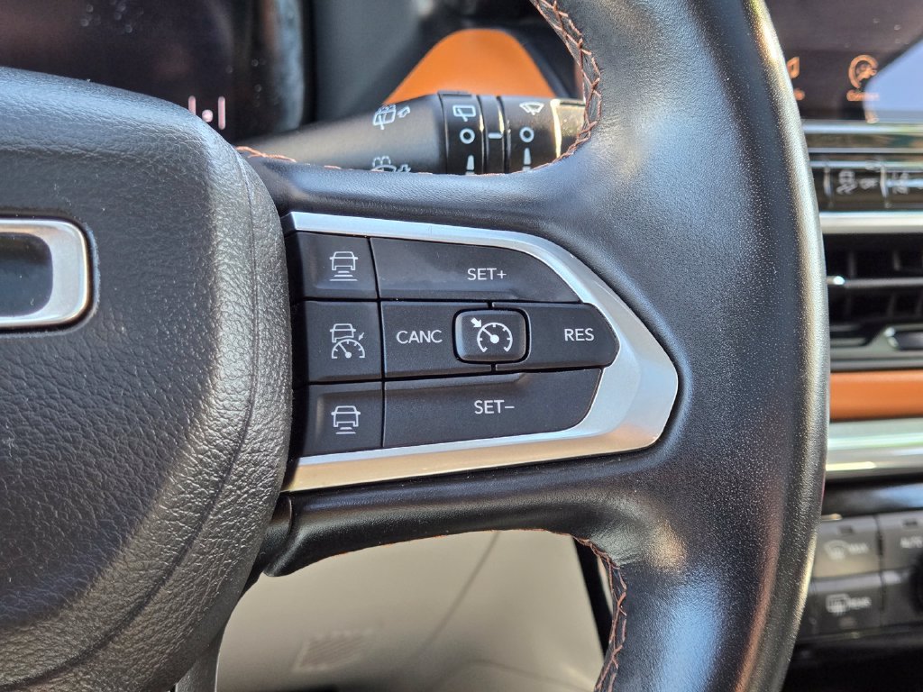 Used 2022 Gray Jeep Limited image 25