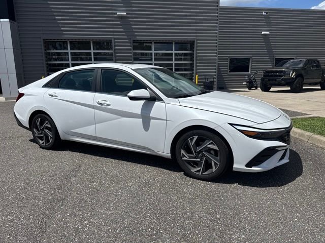 Certified Used 2025 White Hyundai SEL Convenience image 2