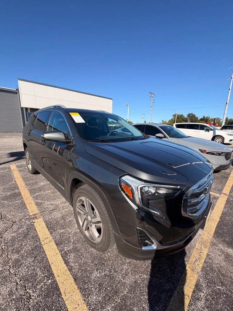 Used 2019 Gray GMC SLT image 2