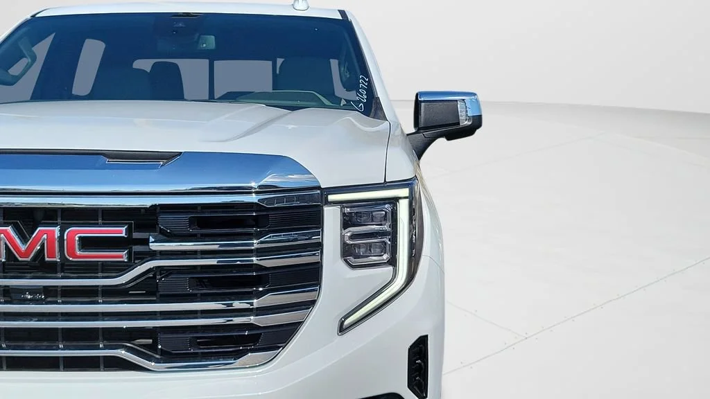 New 2026 Glacier White Tricoat GMC SLT image 9