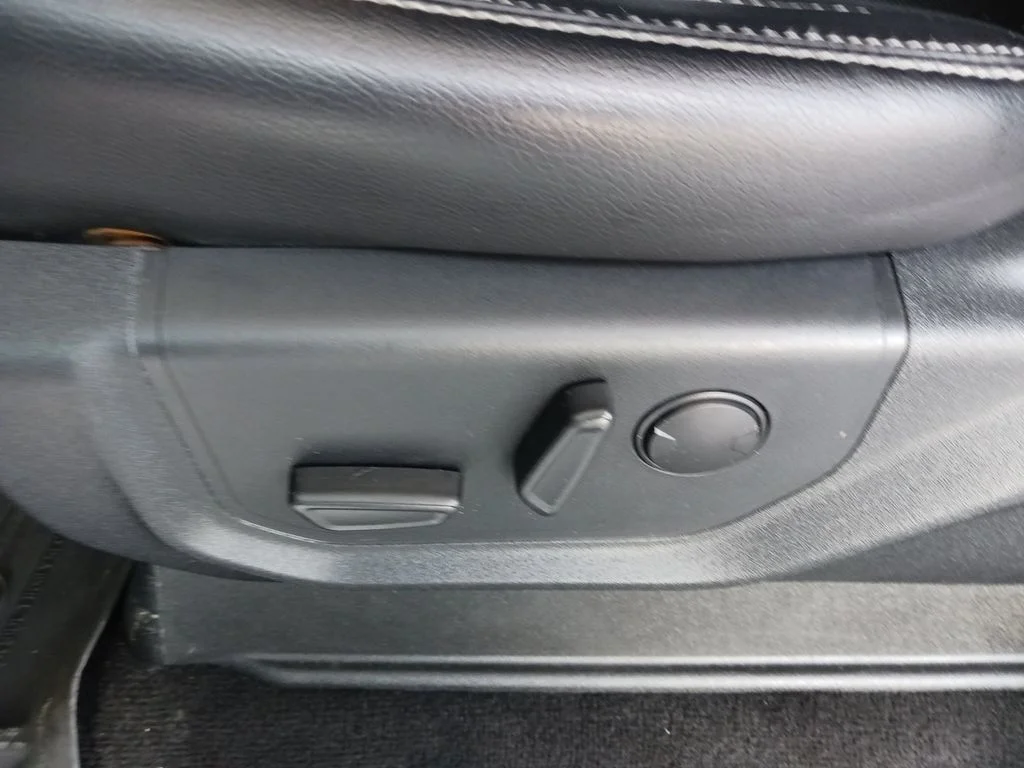 Used 2020 Black Ford Lariat image 32