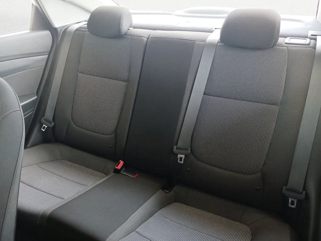Used 2022 Silver Hyundai SEL image 9