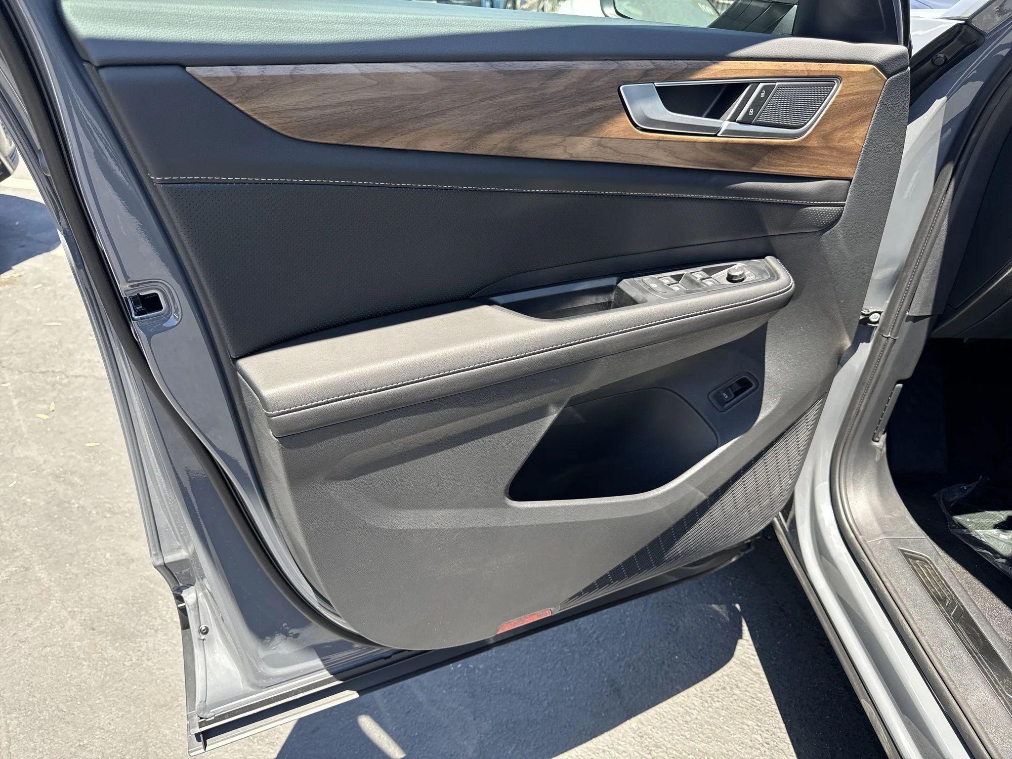 New 2026 Pure Gray Volkswagen 2.0T SE w/Technology image 12