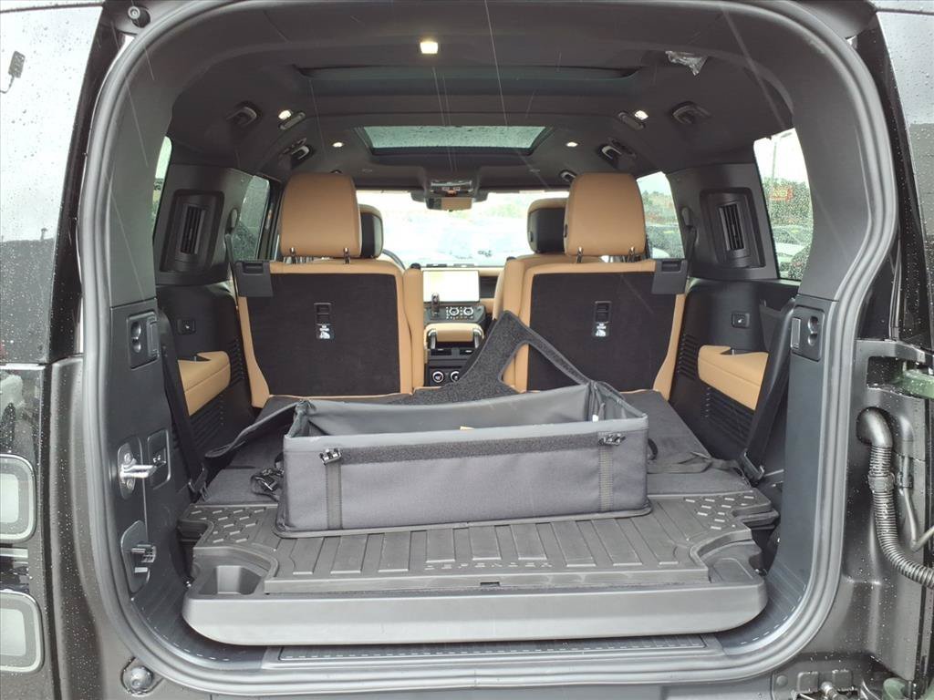 New 2026 Woolstone Green Metallic Land Rover X-Dynamic SE image 13
