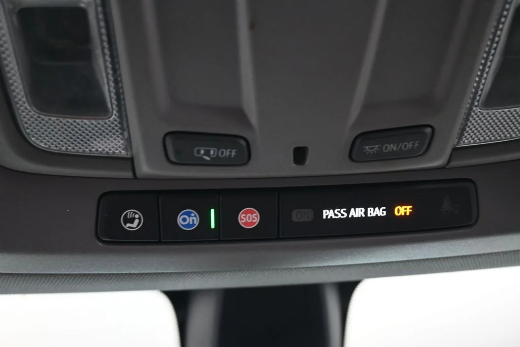 Used 2022 Summit White Chevrolet Custom image 29