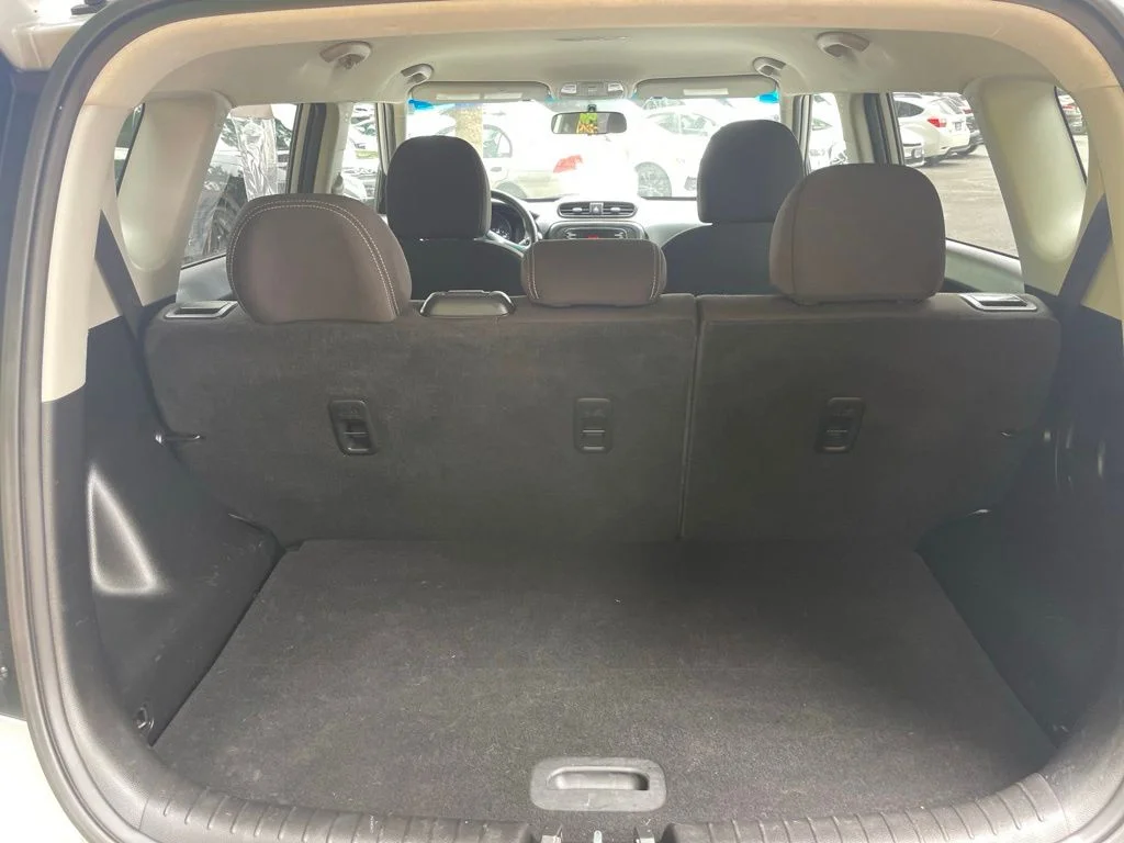 Used 2016 Bright Silver Kia Base image 19