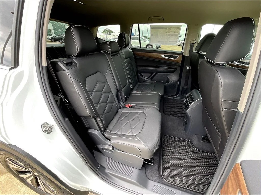 New 2026 White Volkswagen 2.0T SE image 10