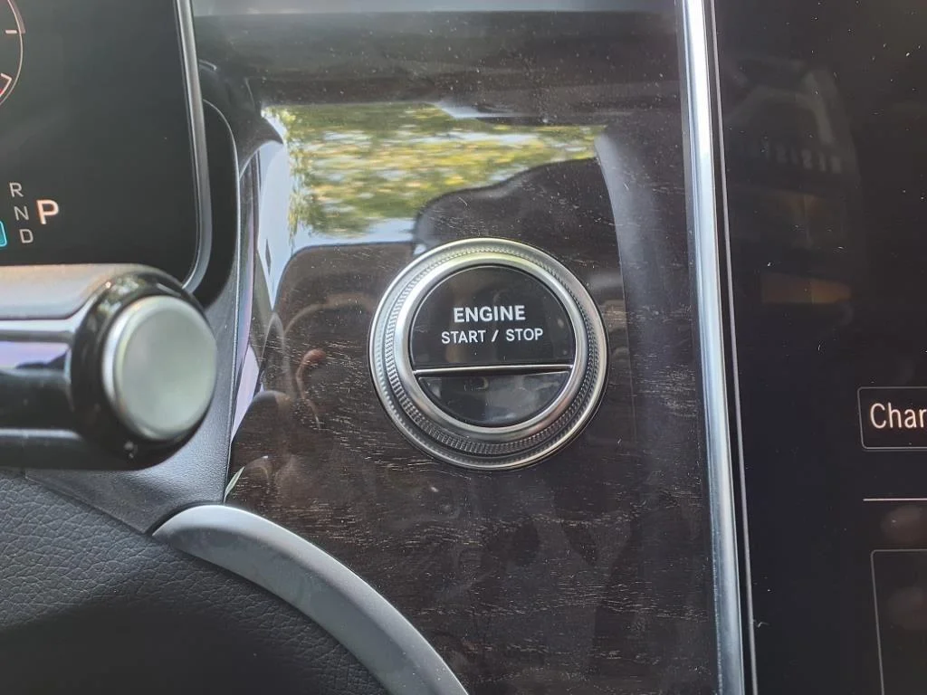 New 2025 BLACK Mercedes-Benz GLC 350e image 21