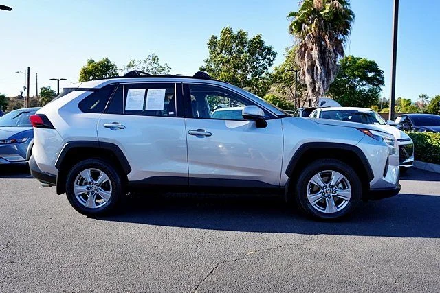 Used 2022 Silver Toyota XLE image 6