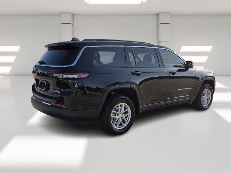 New 2026 Diamond Black Crystal Pearl-Coat Exterior Paint Jeep LAREDO 4X4 image 5