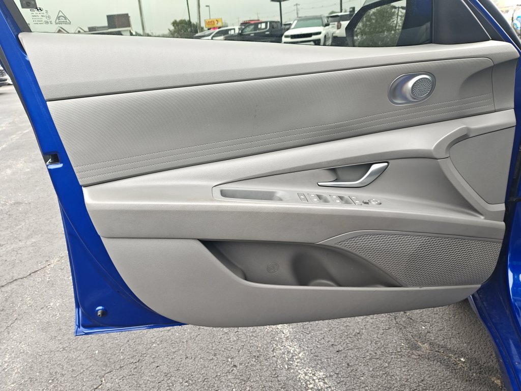 Used 2023 Blue Hyundai SEL image 12
