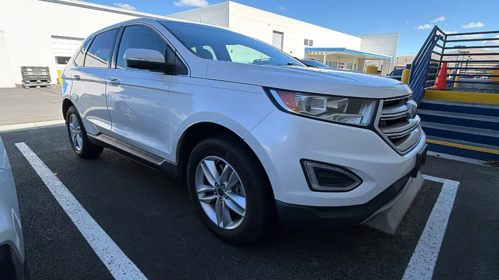 Used 2015 White Platinum Clearcoat Metallic Ford SEL image 1