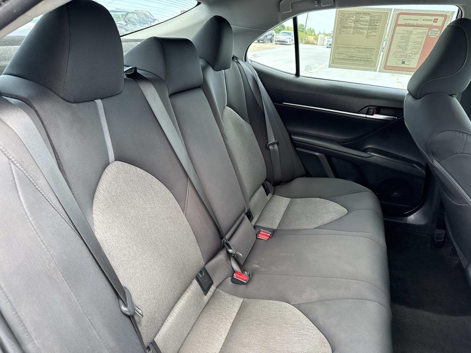 2021 Toyota Camry LE - Photo 9