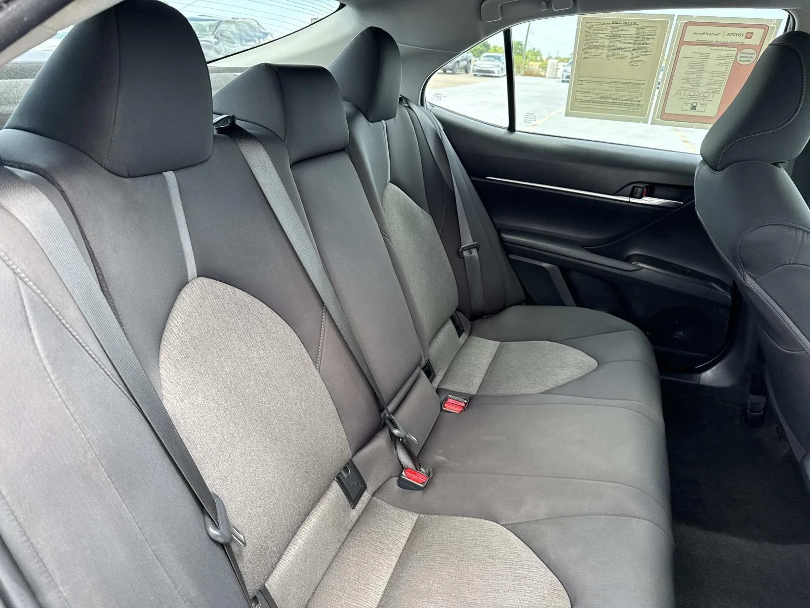 2021 Toyota Camry LE - Photo 9