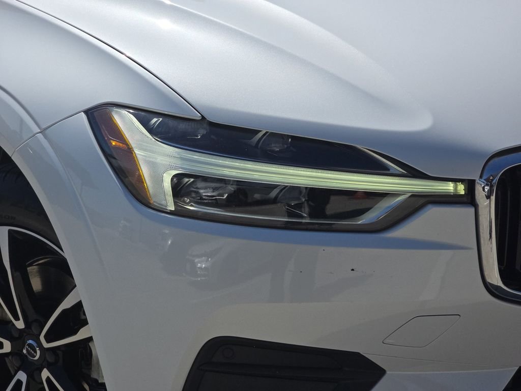 Used 2020 White Volvo T5 Momentum image 35