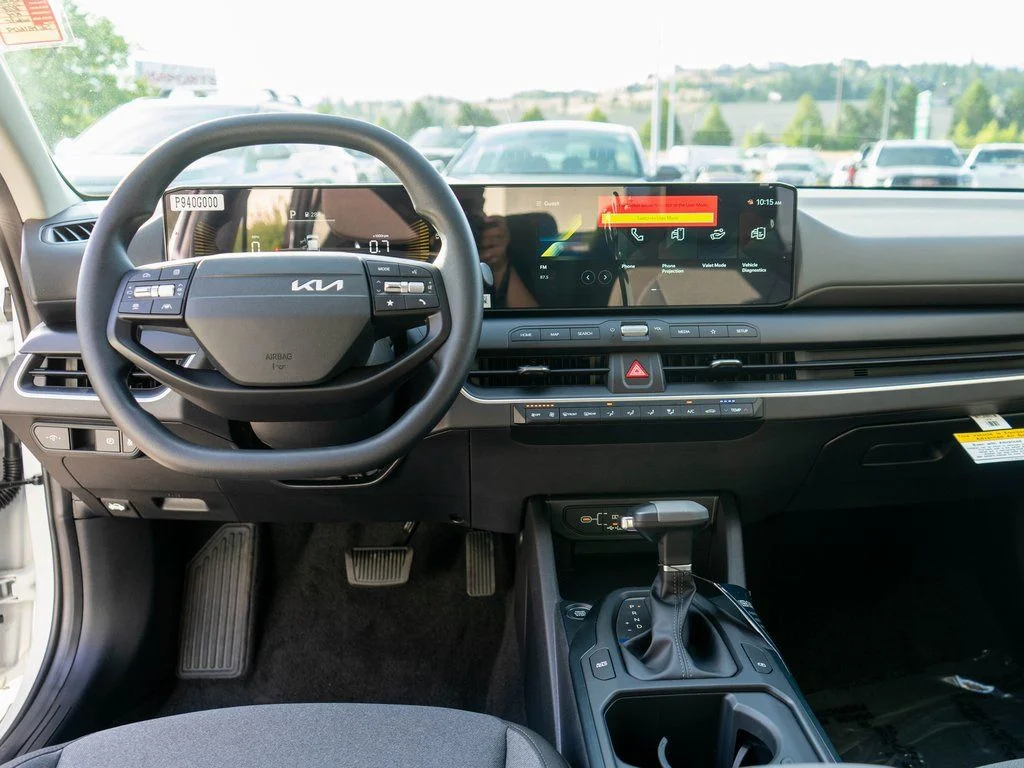 2025 Kia K4 LX - Photo 13