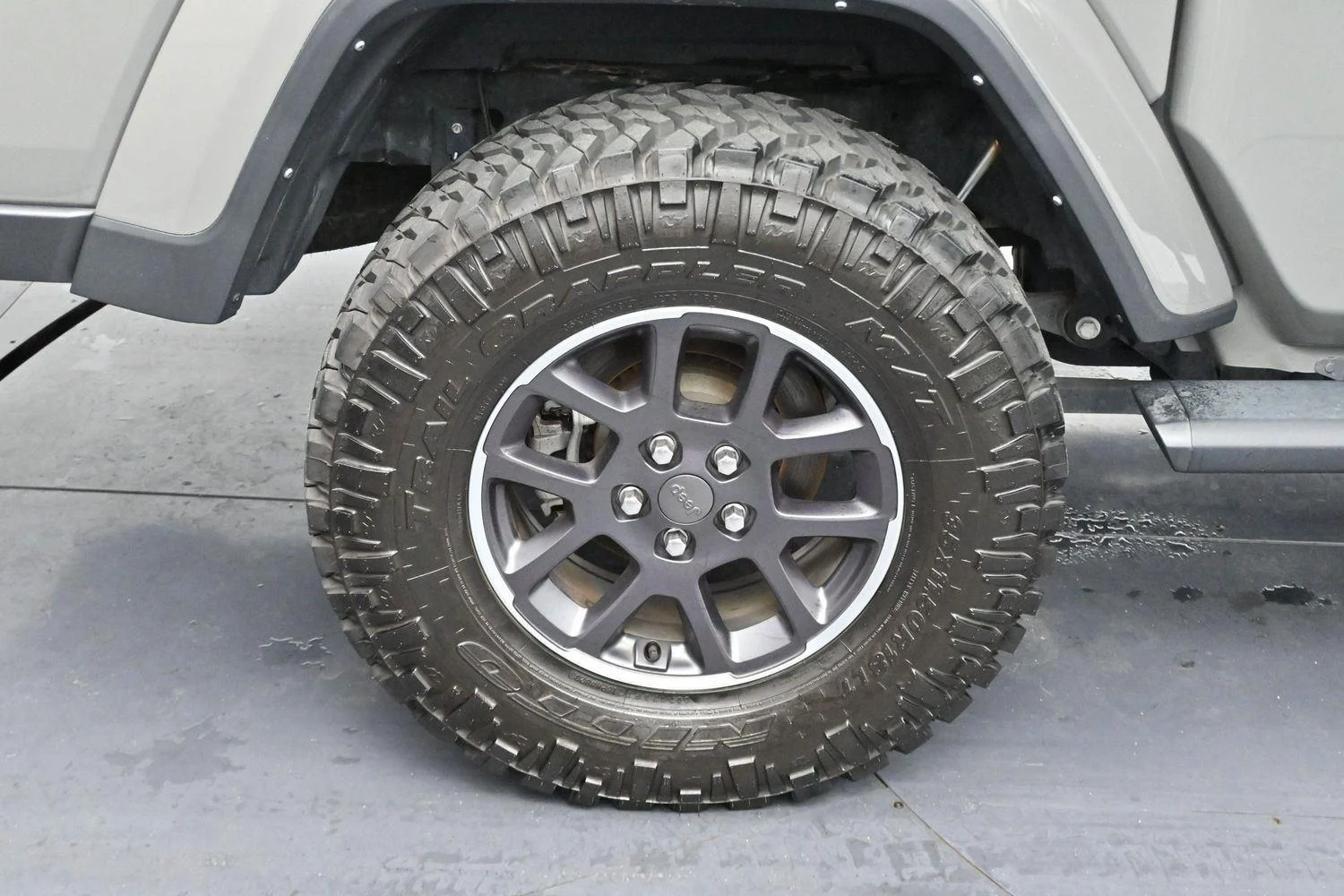 Used 2022 Sting-Gray Clearcoat Jeep Overland image 33