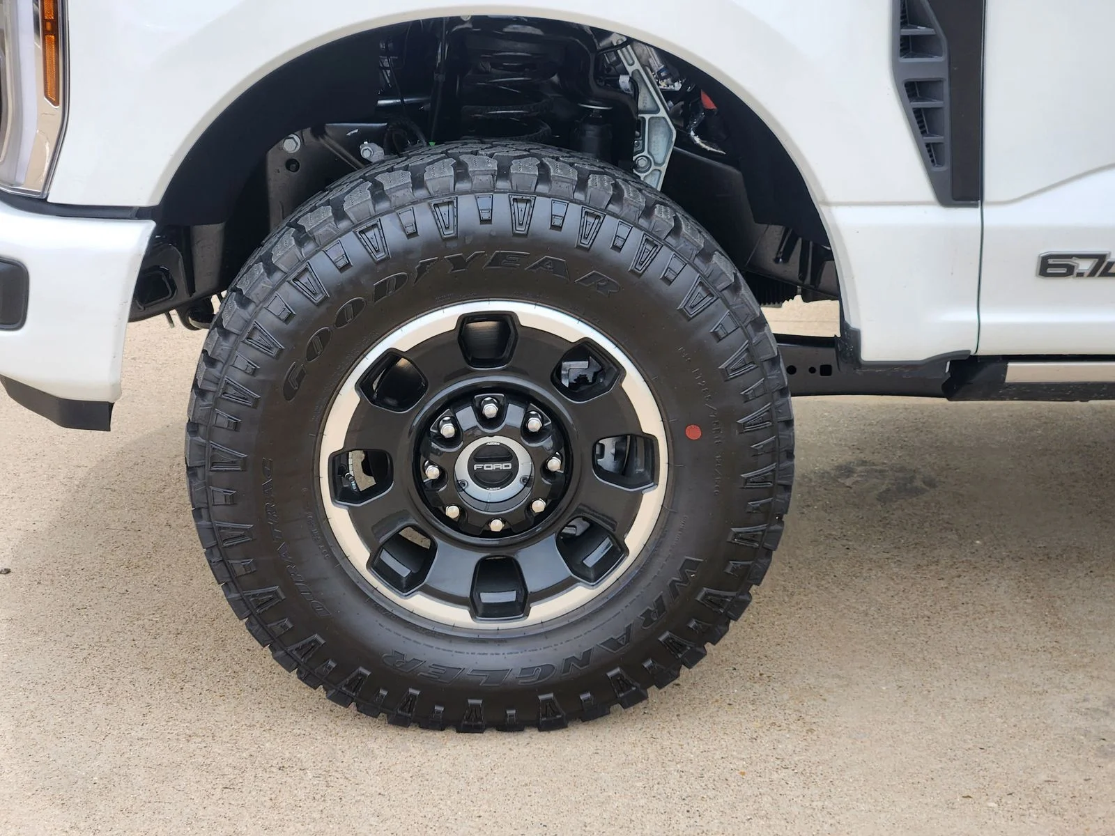 New 2026 Star White Metallic Tri-Coat Ford F-250® Lariat® image 7