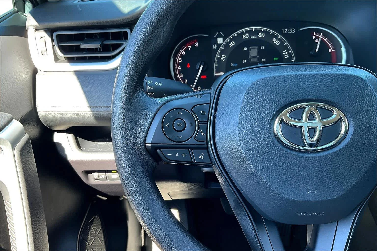 Used 2025 Silver Sky Metallic Toyota XLE image 23