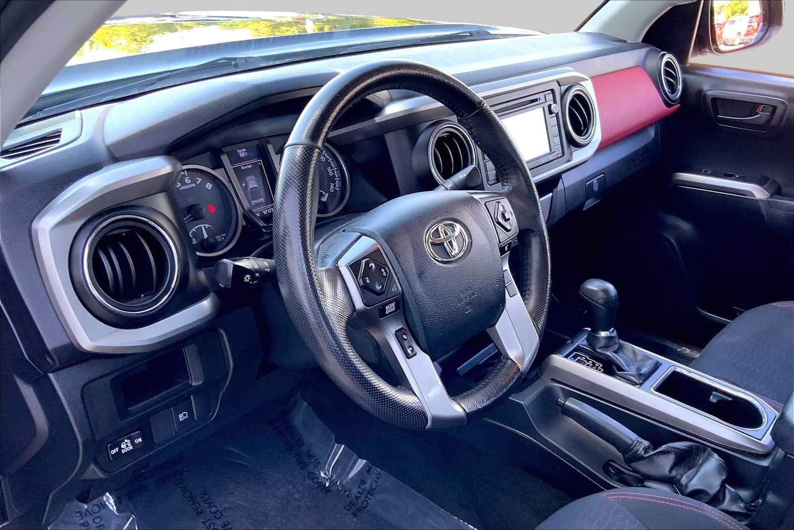 Used 2019 Midnight Black Metallic Toyota SR5 image 17