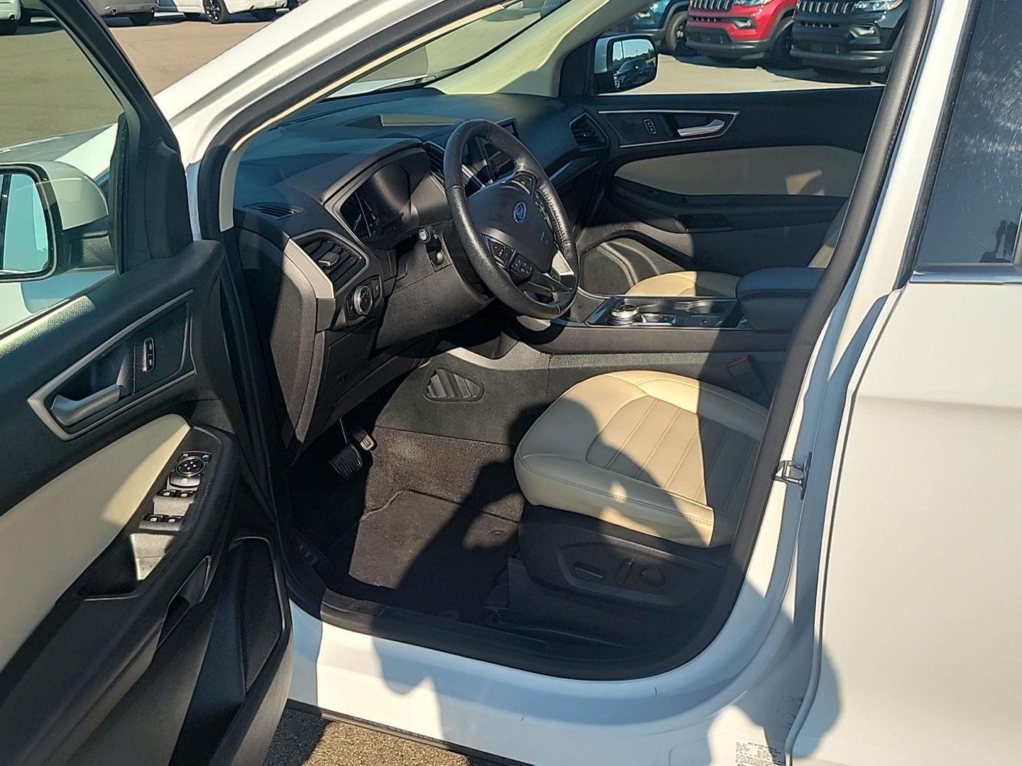 Used 2024 Oxford White Ford SEL image 3